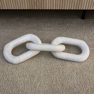 Modern White Marble Chain Links - Decor Accent